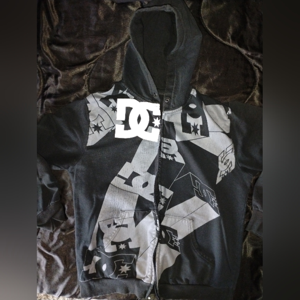 DC hoodie (missing zipper)